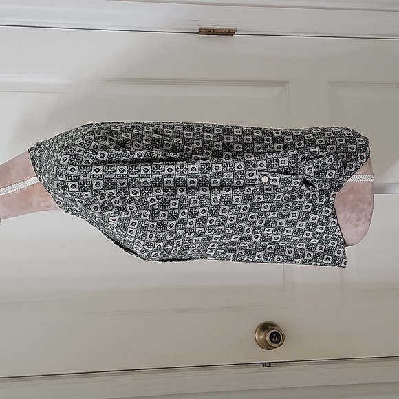 Westport Size XS Green Medallion Patterned Popover Blouse, Roll Tab Sleeve, EUC - Picture 3 of 12